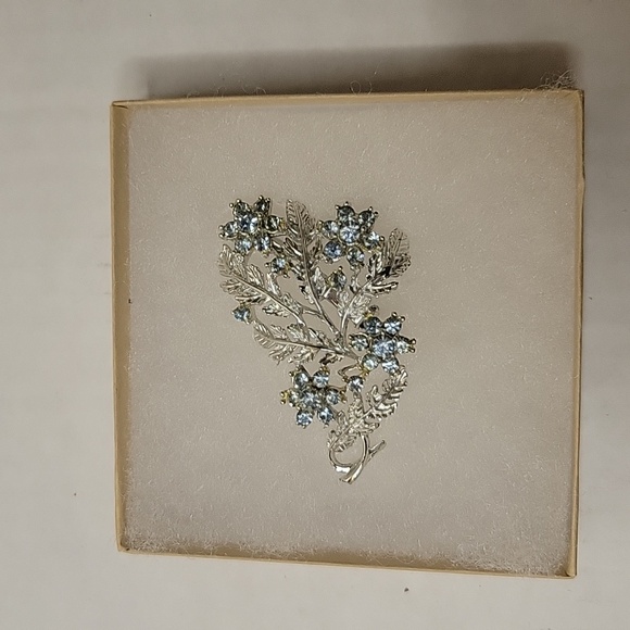 Set of 3 Floral Brooches - Picture 6 of 7